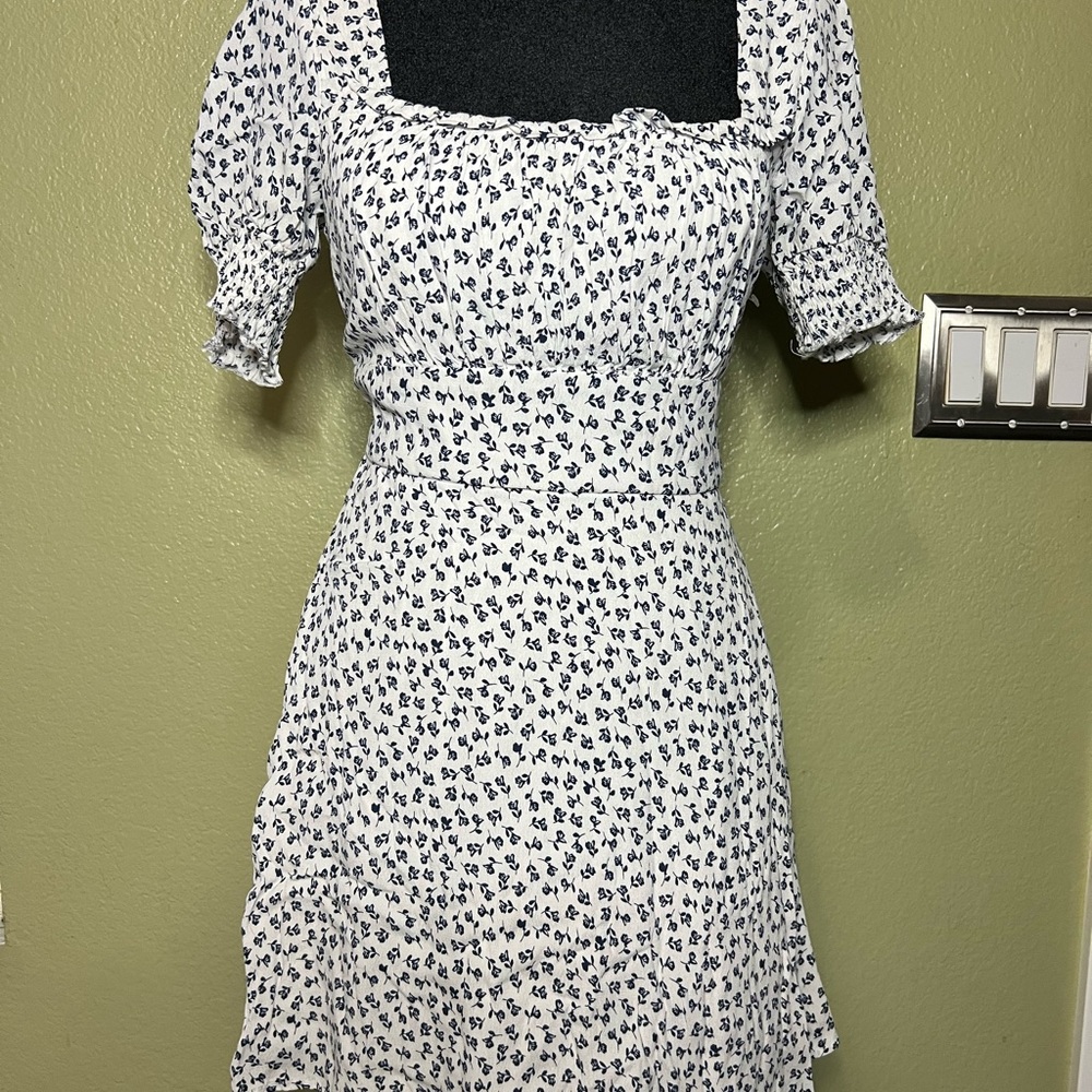 White Floral Square-Neck Mini Dress with Puff Sleeves